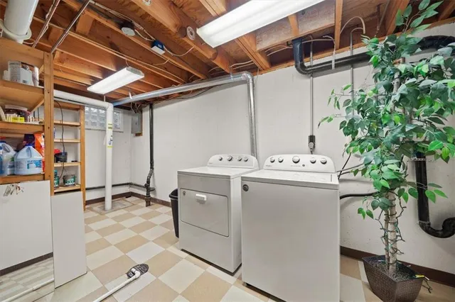 $325,000 | 7913 Colony Lane, Lenexa, KS 66215