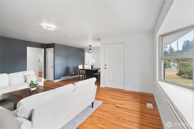 $799,950 | 16624 3rd Avenue South, Burien, WA 98148