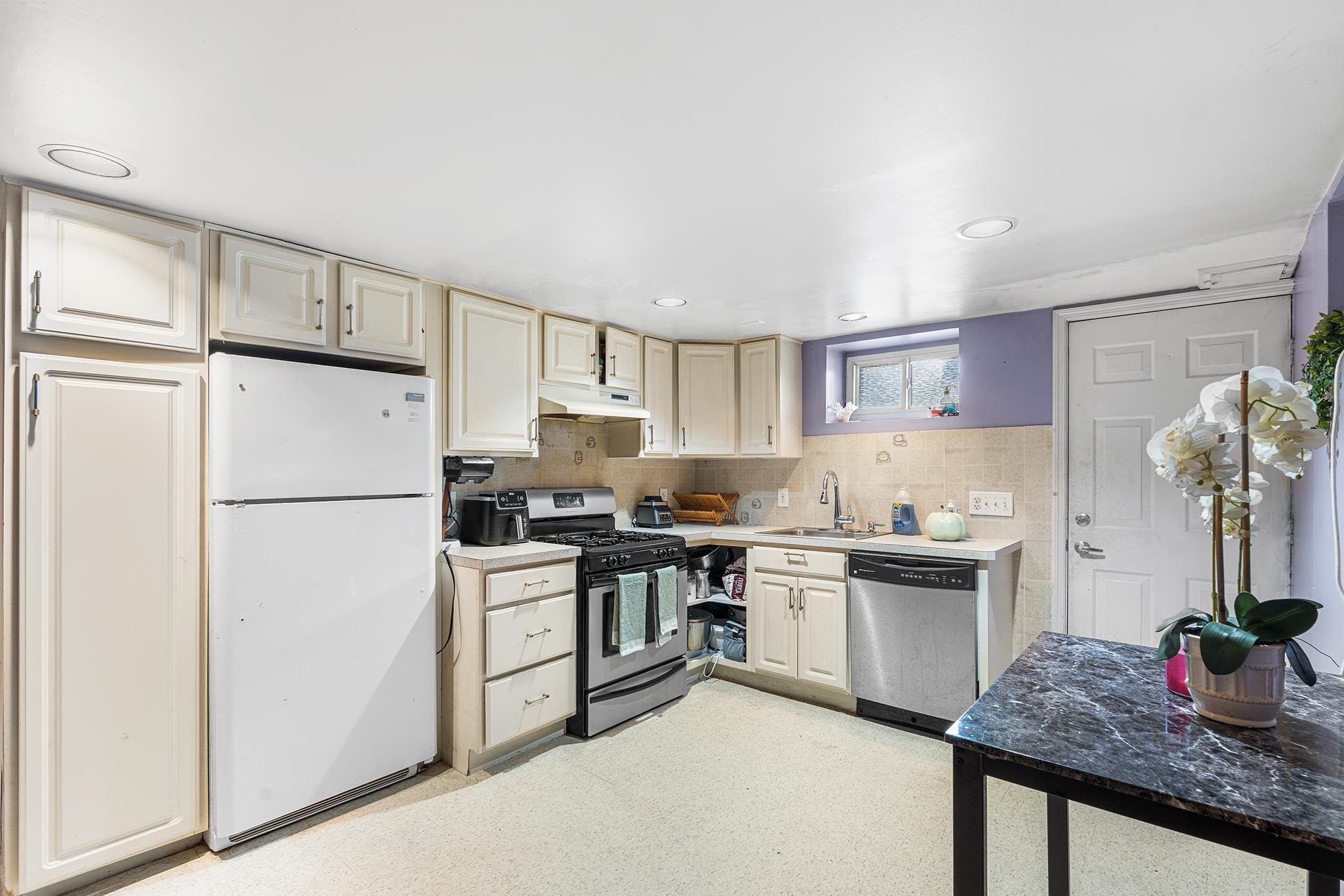 656 Devon Street Kearny, NJ 07032 - Photo 24 of 29