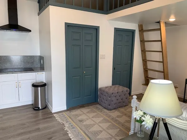 $950 | 710 Twin Oaks Street, Unit C, Houston, TX 77076