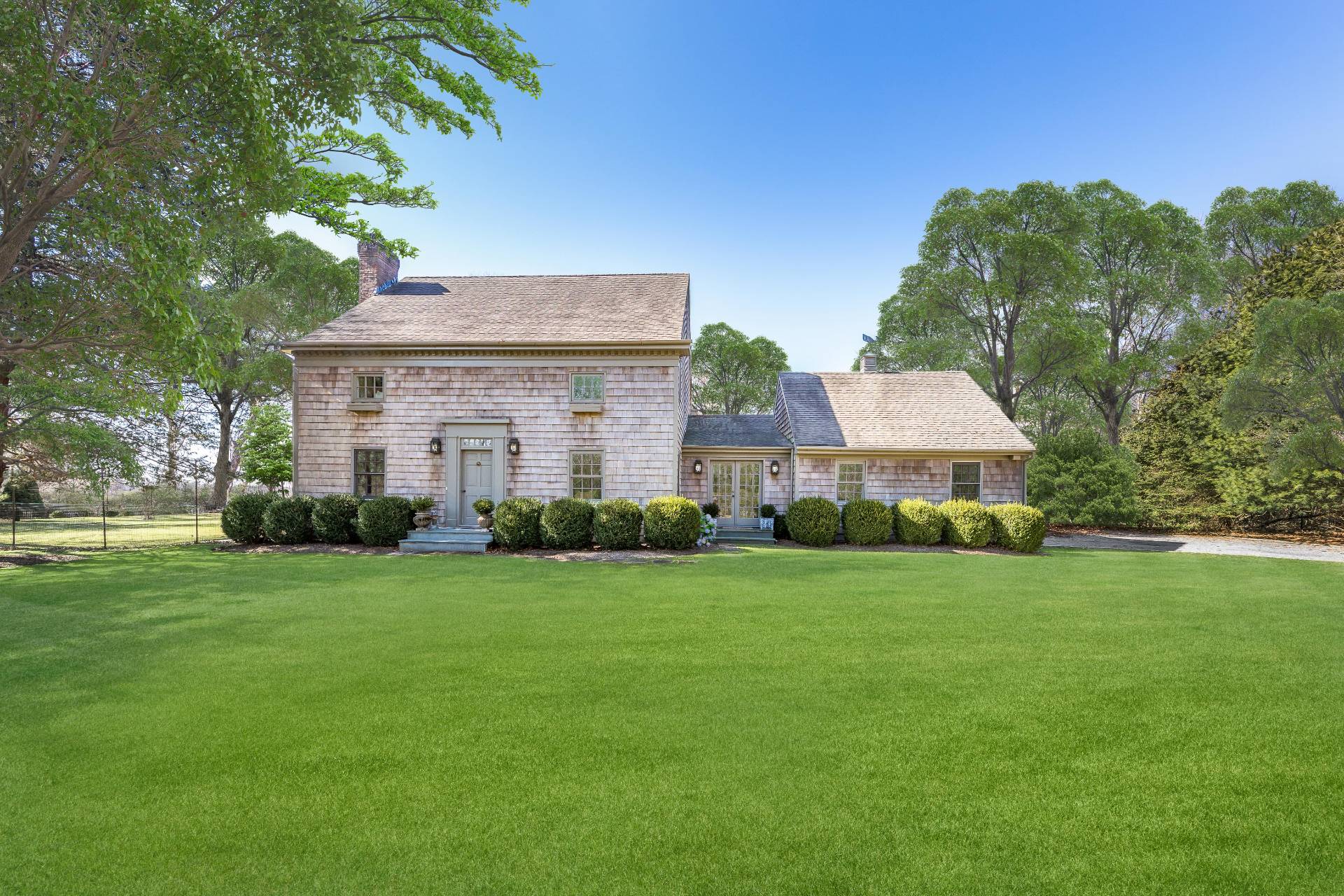 22 Barn Lane Bridgehampton, NY 11932 - Photo 2 of 18 a front view of a house with a garden
