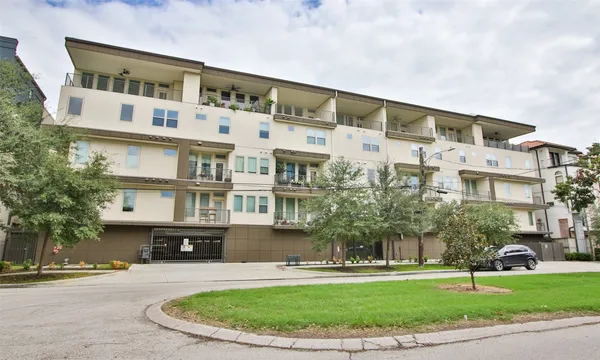 $1,950 | 4819 Caroline Street, Unit 206, Houston, TX 77004
