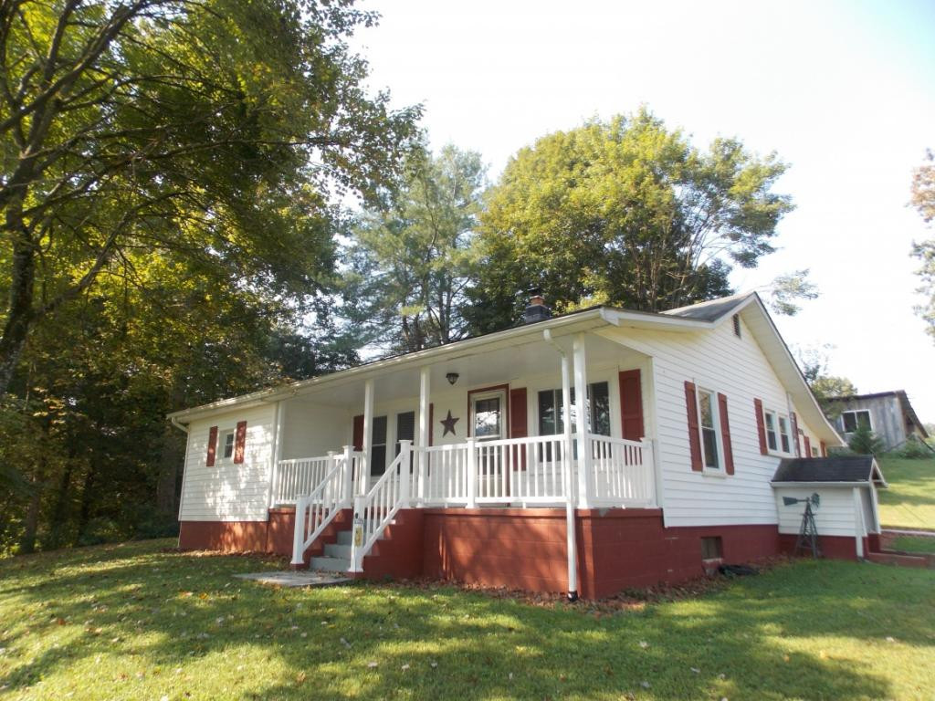 4015 Purchase Ridge Road Duffield, VA 24244 - Photo 1 of 26 Cottage in the country