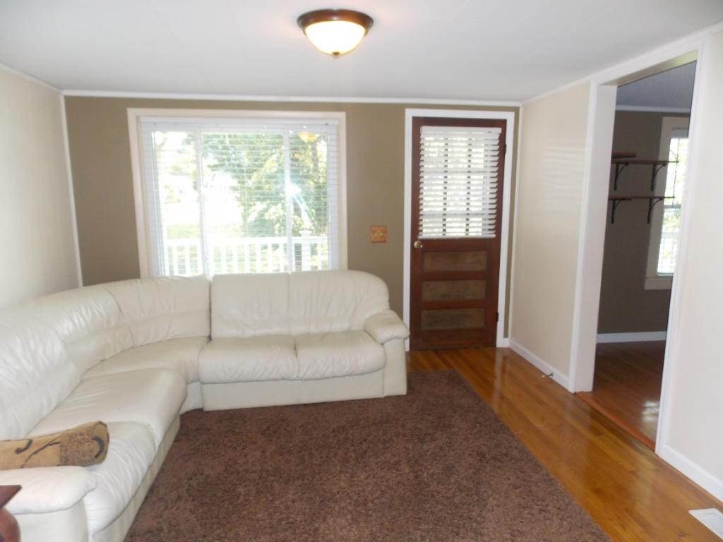4015 Purchase Ridge Road Duffield, VA 24244 - Photo 14 of 26 Bright Living Roomfront door