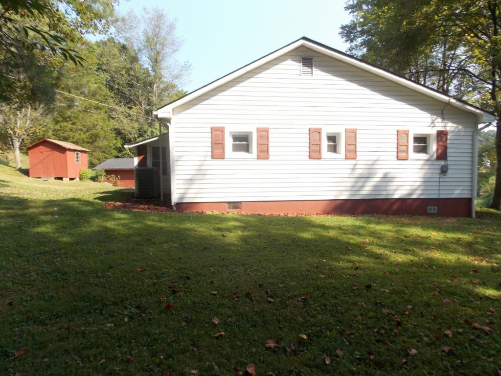 4015 Purchase Ridge Road Duffield, VA 24244 - Photo 4 of 26 Easy maintenance
