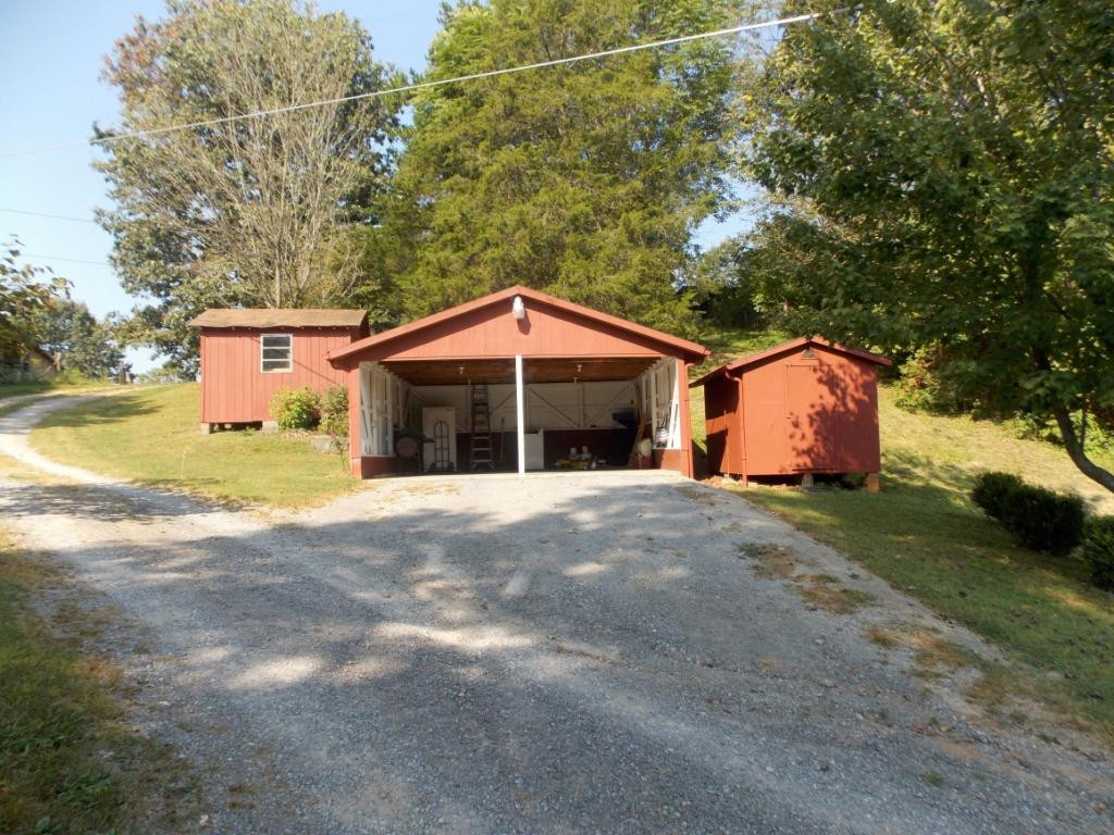 4015 Purchase Ridge Road Duffield, VA 24244 - Photo 8 of 26 3 sided carport w concrete fl