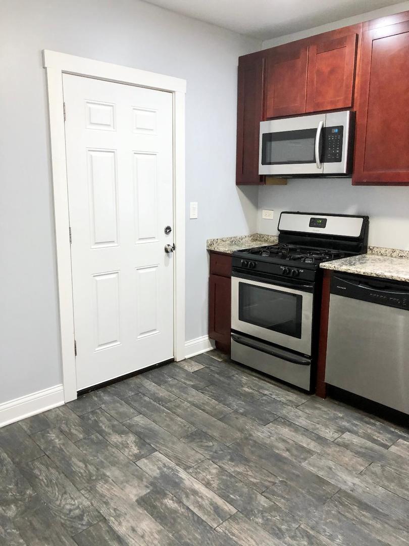 4701 West Barry Avenue, Unit 2B Chicago, IL 60641 - Photo 6 of 10