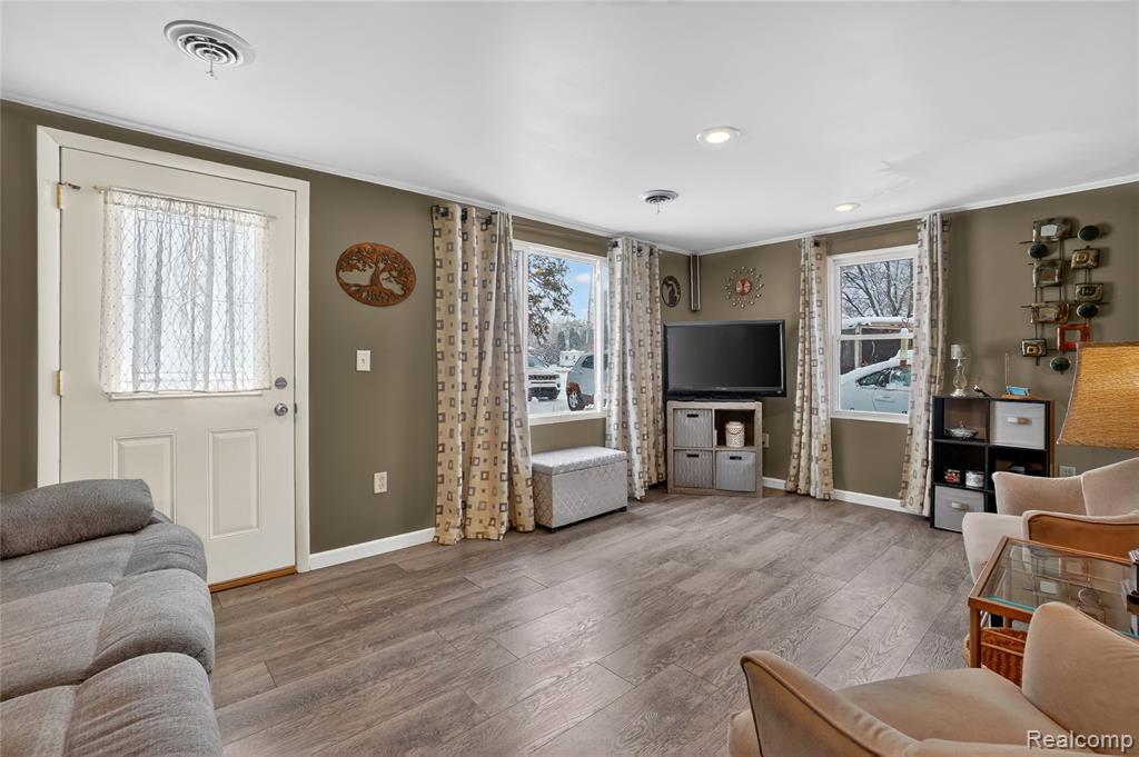 9102 North Genesee Road Mount Morris, MI 48458 - Photo 5 of 32 Gallery Image 5