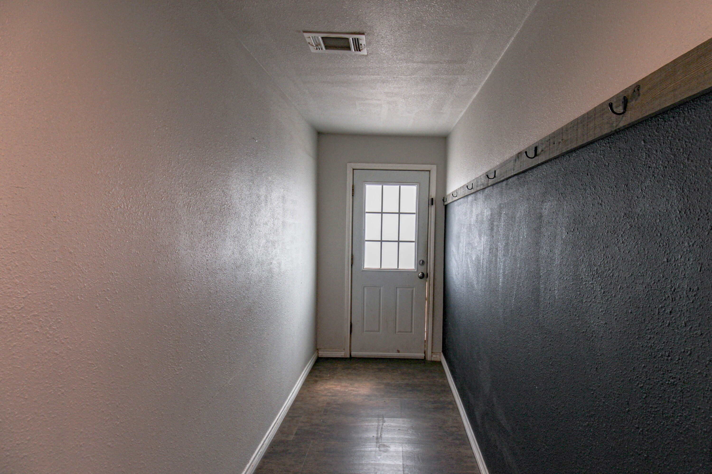 1120 Tilford Avenue Ralls, TX 79357 - Photo 28 of 38 back hallway