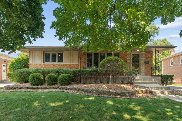 $398,000 | 10025 South 53rd Avenue, Oak Lawn, IL 60453