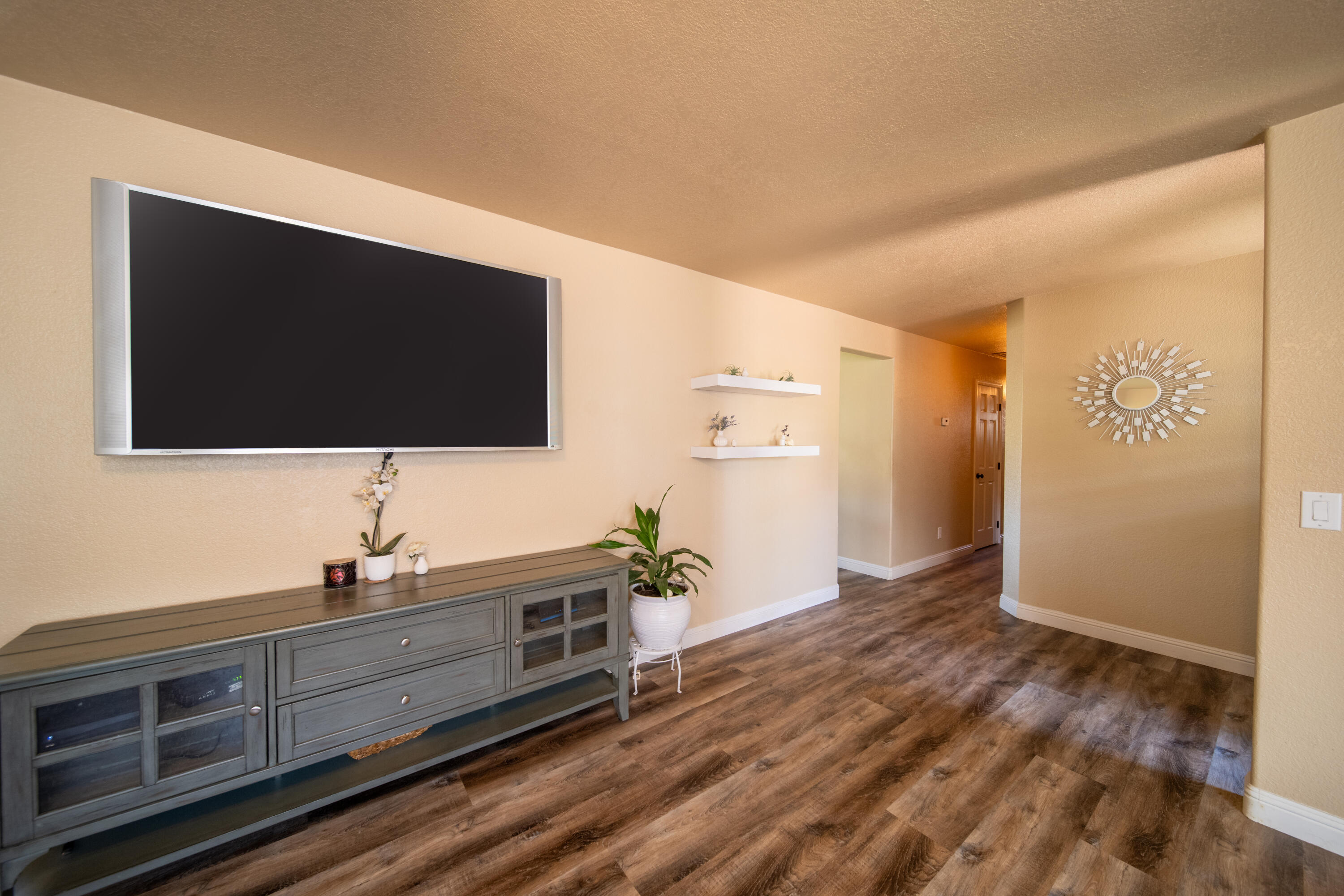44040 Skyline Drive Three Rivers, CA 93271 - Photo 8 of 40 a living room with furniture and a flat screen tv