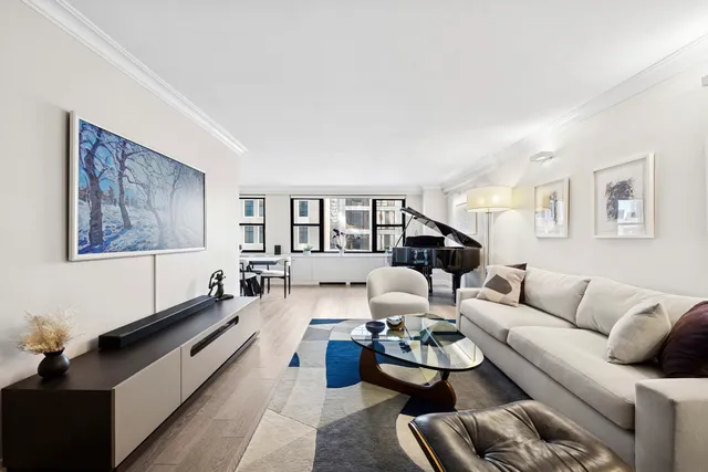 $995,000 | 196 East 75th Street, Unit 12E | Lenox Hill