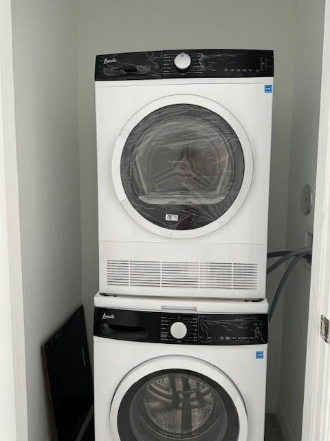 5133 Armina Place, Unit STUDIO Fort Pierce, FL 34951 - Photo 15 of 15 a utility room with dryer and washer