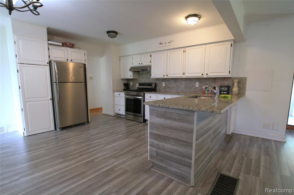 6325 Clarkston Road Clarkston, MI 48346 - Photo 17 of 24