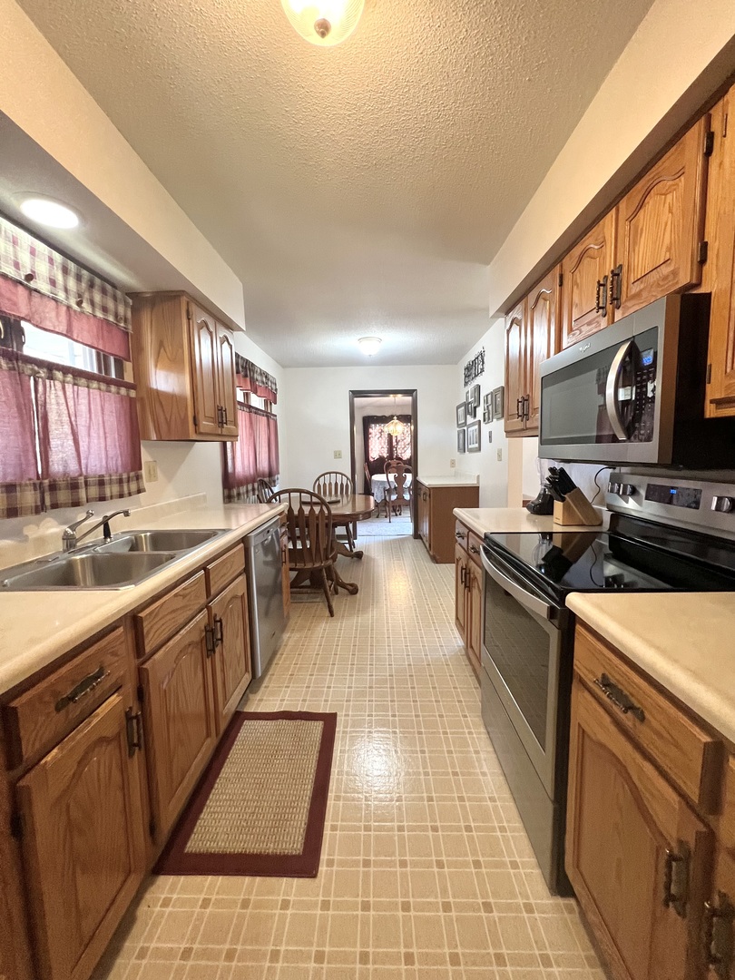 590 Hazelcrest Drive Rantoul, IL 61866 - Photo 10 of 27 Gallery Image 10