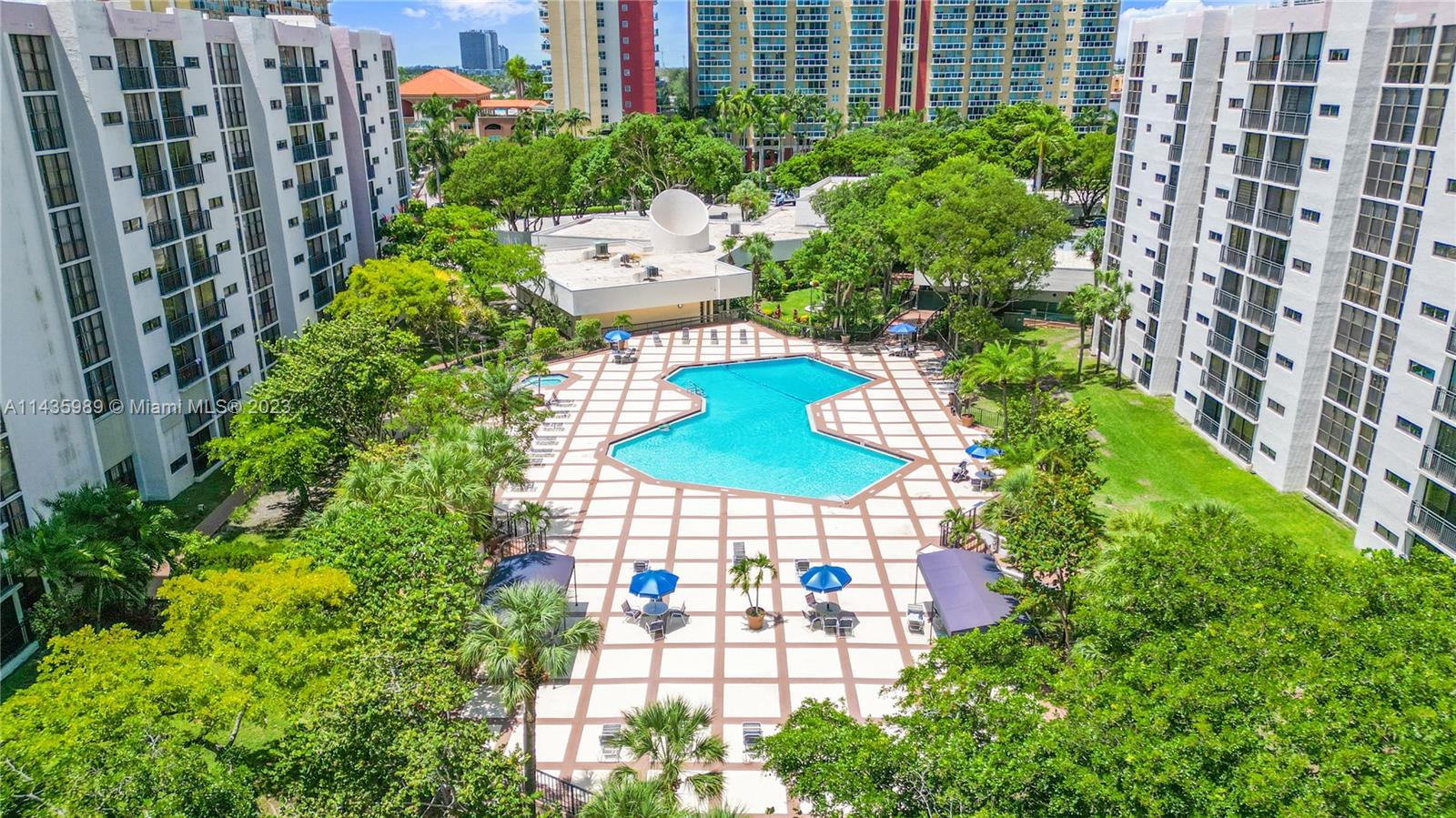 17021 North Bay Road, Unit 418 Sunny Isles Beach, FL 33160 - Photo 35 of 43 a view of a garden