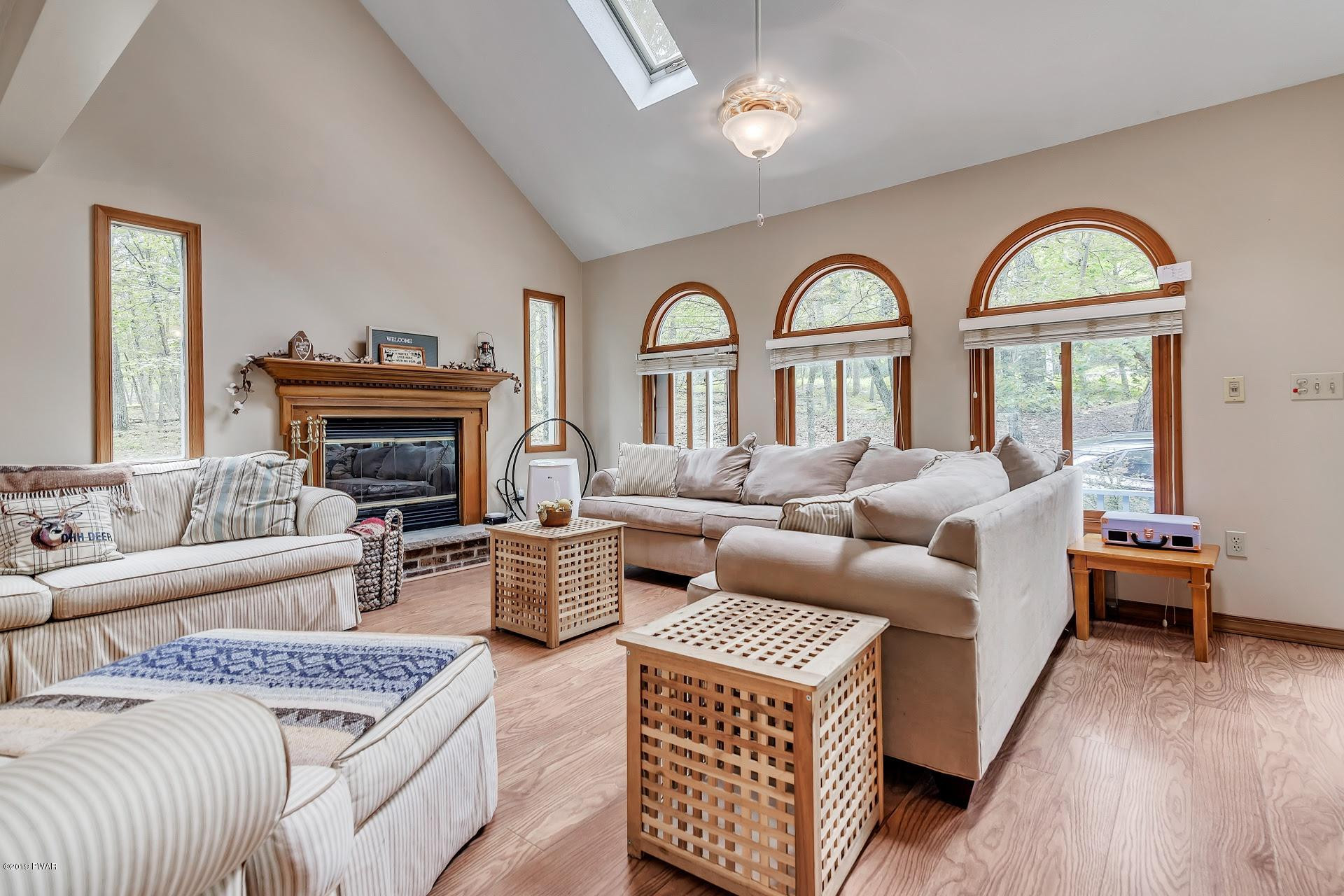 2396 Eagle Path Bushkill, PA 18324 - Photo 4 of 36 7