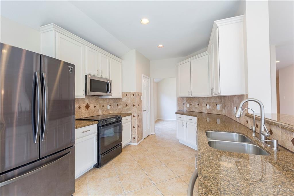 4202 Santa Marina Street Mission, TX 78572 - Photo 7 of 13 kitchen