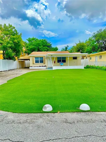 $3,200 | Foster Road, Hallandale Beach, FL 33009