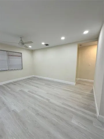 $3,200 | Foster Road, Hallandale Beach, FL 33009