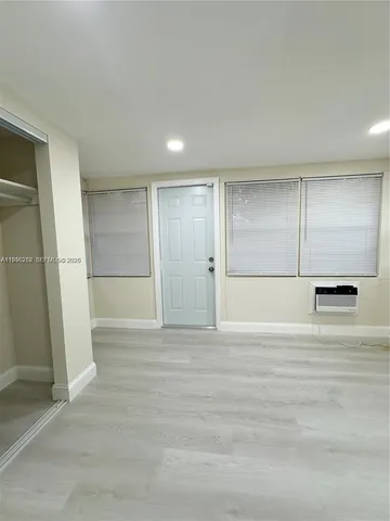 $3,200 | Foster Road, Hallandale Beach, FL 33009