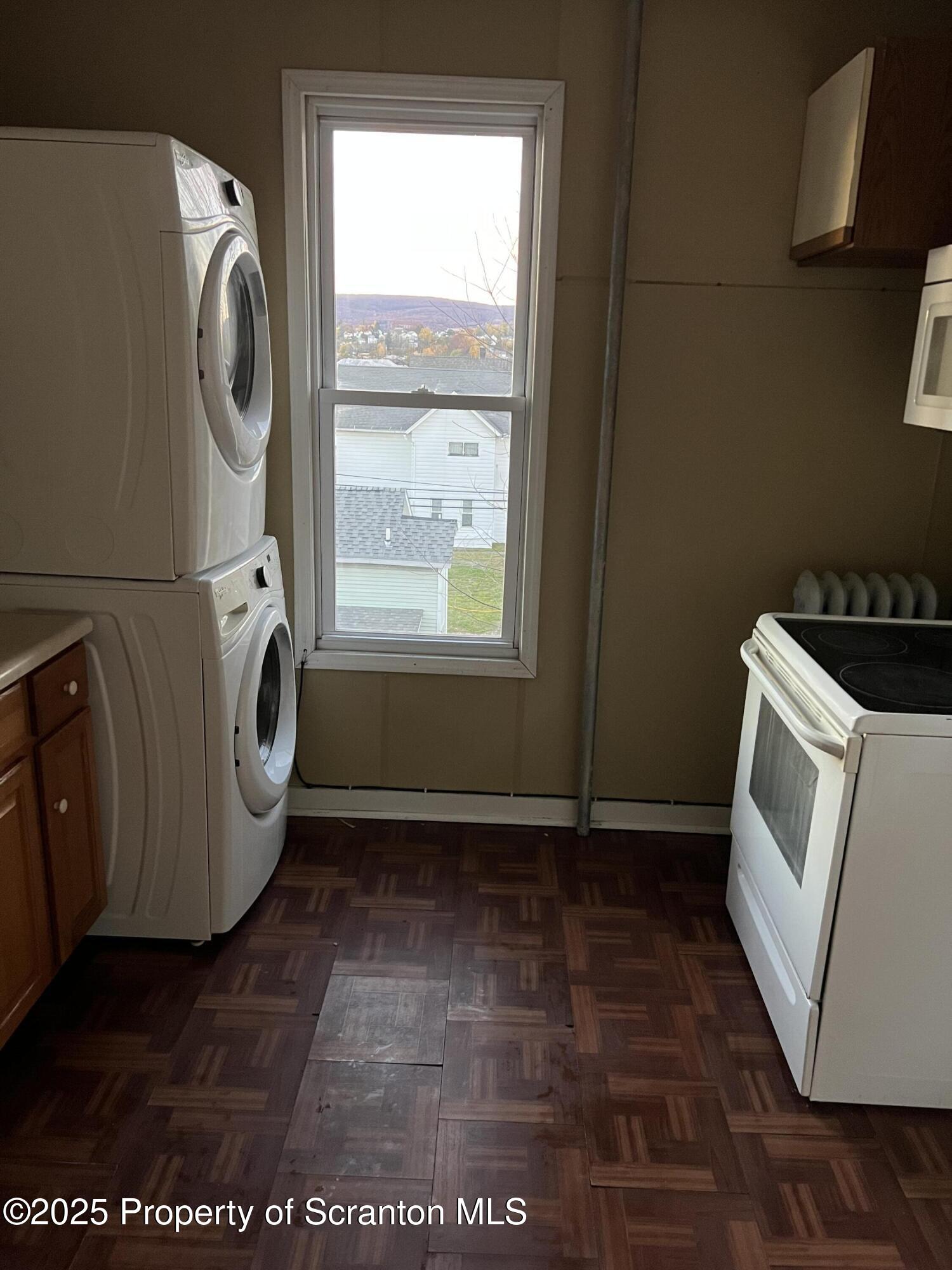1330 Pittston Avenue, Unit 2N Scranton, PA 18505 - Photo 2 of 12 a utility room with dryer and washer
