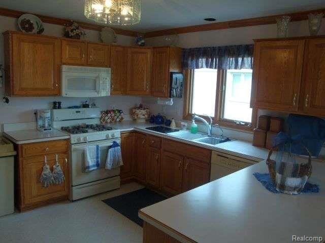 34264 Country Meadow Road New Baltimore, MI 48047 - Photo 16 of 25 KITCHEN1
