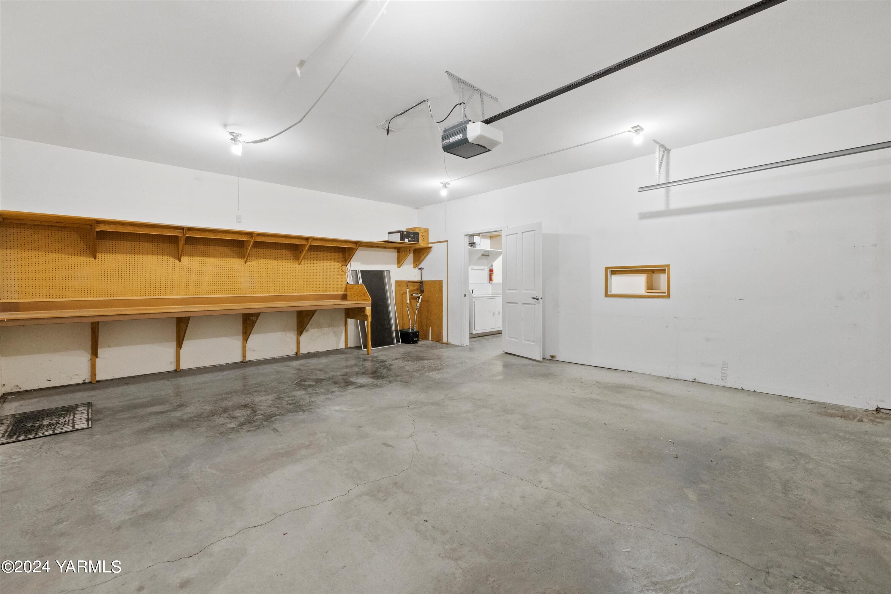 12555 West Barrett Road Yakima, WA 98908 - Photo 17 of 27 a view of garage