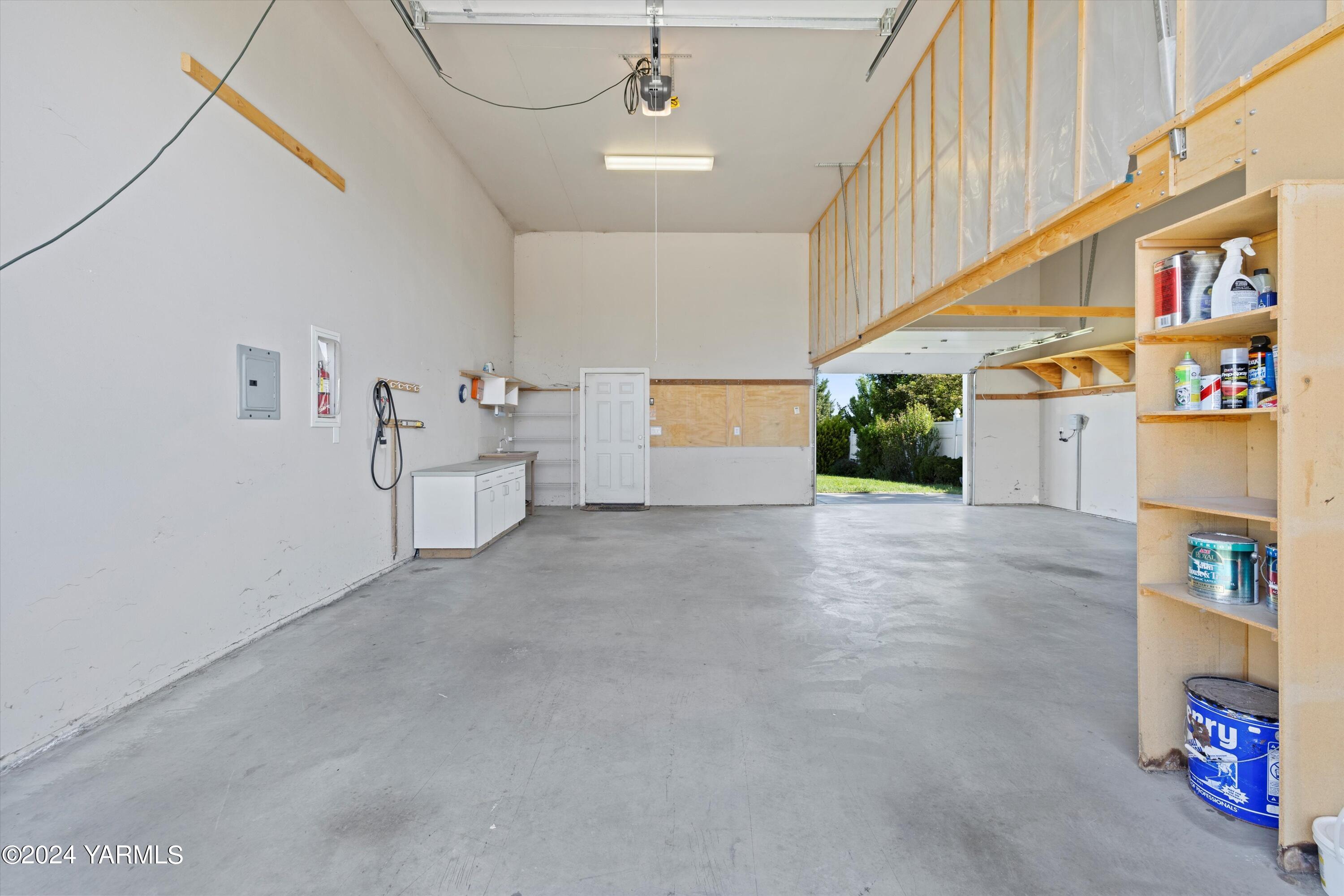 12555 West Barrett Road Yakima, WA 98908 - Photo 23 of 27 a view of entryway and hall