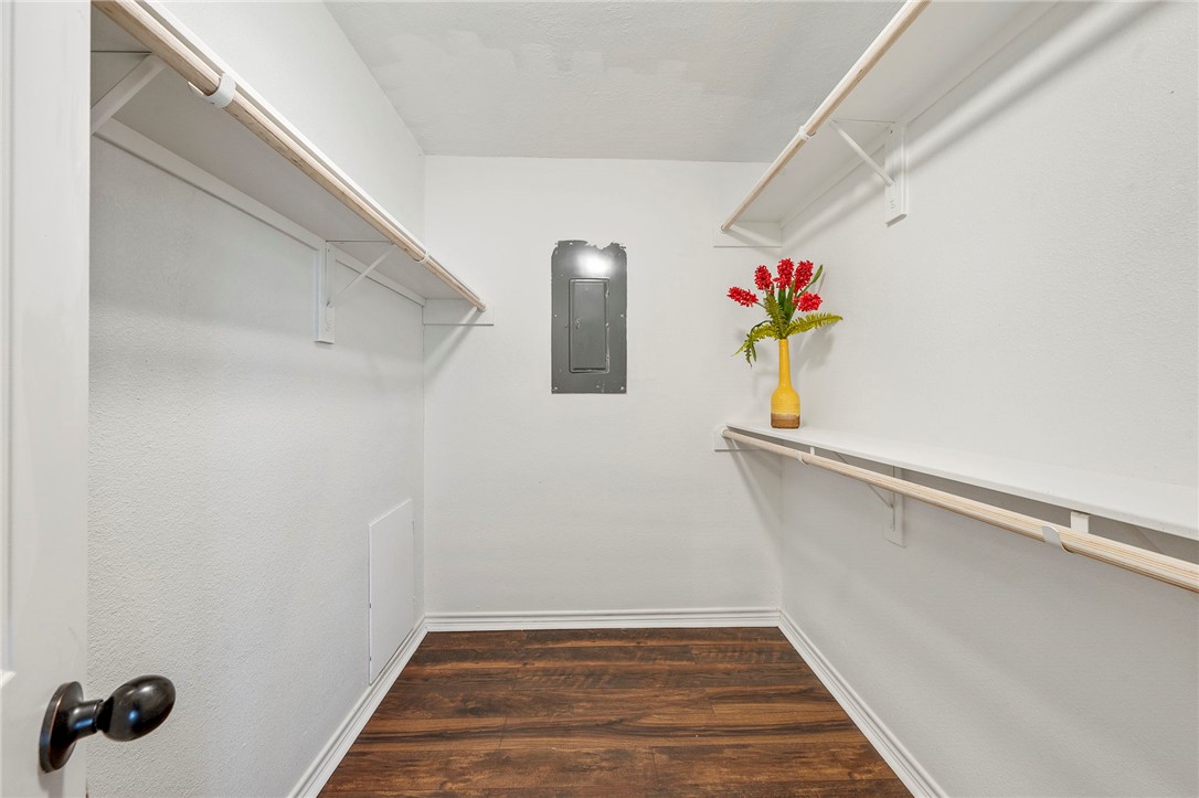3840 Mancuso Road Bryan, TX 77808 - Photo 14 of 31 a view of a hallway