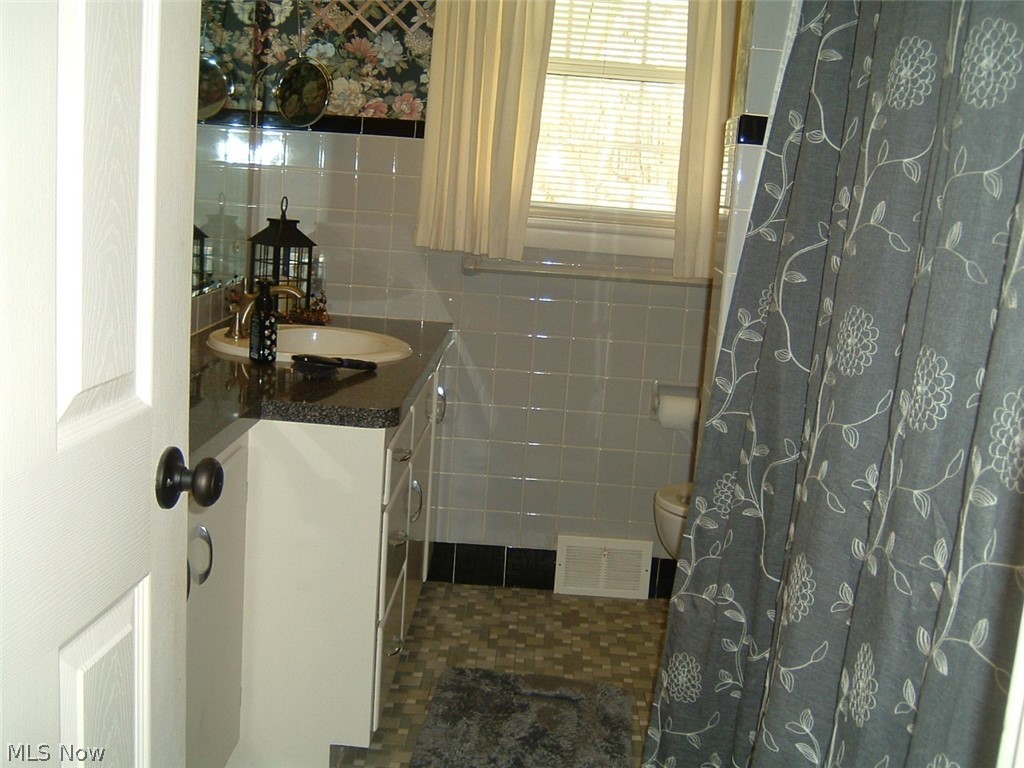 162 Warner Road Southeast Hubbard, OH 44425 - Photo 14 of 22 Gallery Image 14