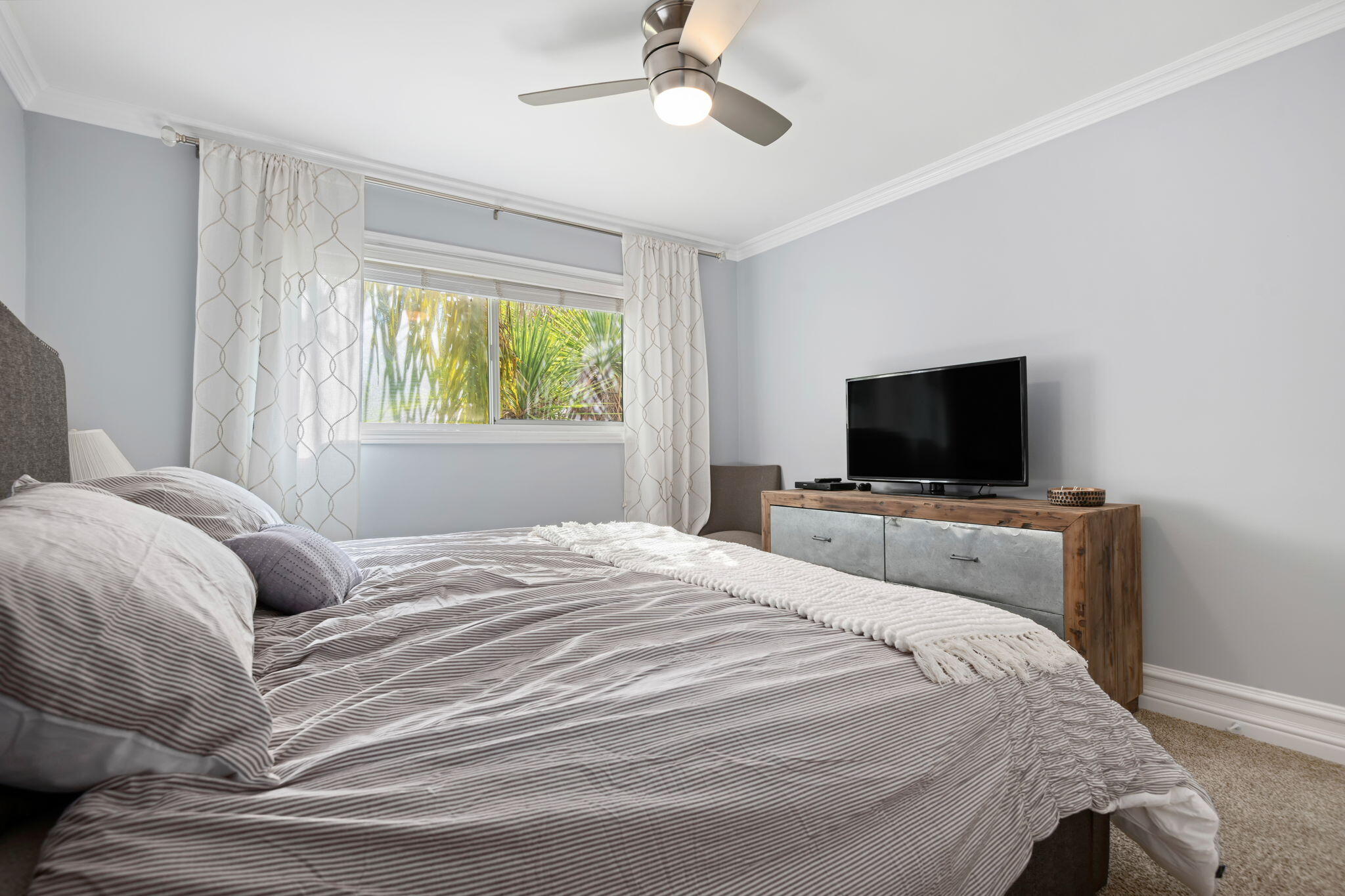 4880 Sandyland Road, Unit 48 Carpinteria, CA 93013 - Photo 13 of 29 a bedroom with a bed and a flat screen tv