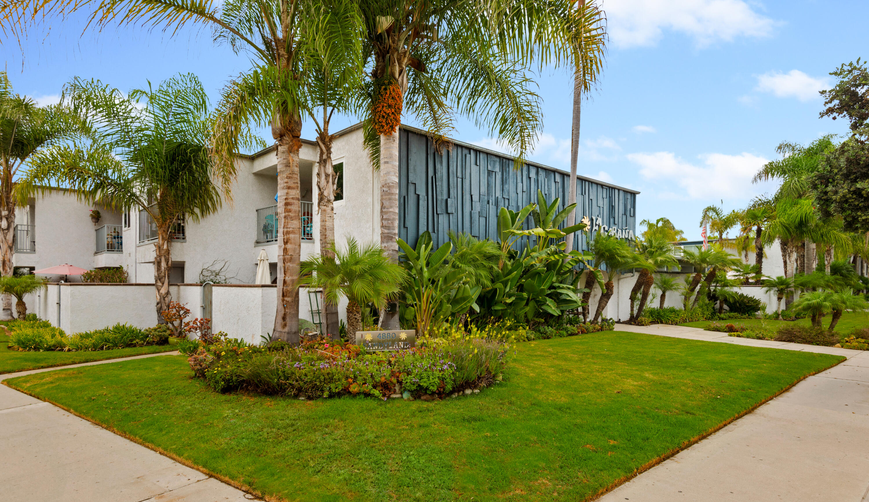 4880 Sandyland Road, Unit 48 Carpinteria, CA 93013 - Photo 17 of 29 a view of a backyard with plants