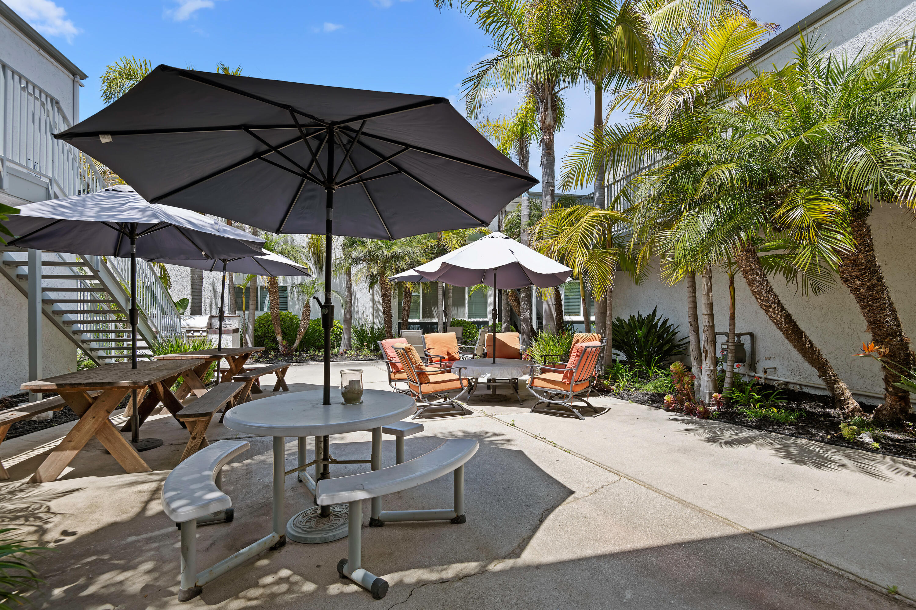 4880 Sandyland Road, Unit 48 Carpinteria, CA 93013 - Photo 24 of 29 a view of a backyard with sitting area