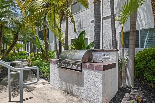 a view of a sky view