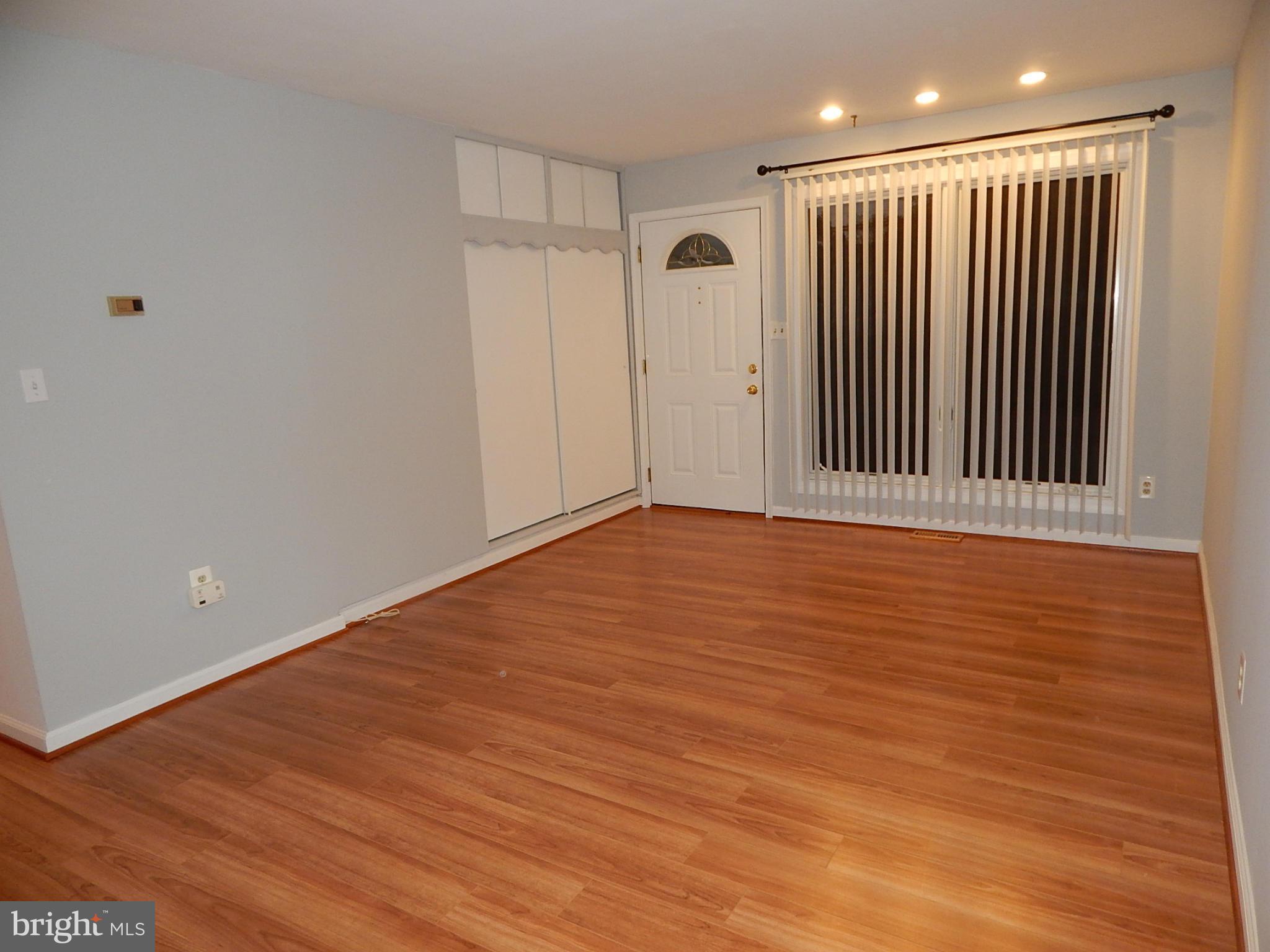711 Pasadena Road Pasadena, MD 21122 - Photo 3 of 24 Living Room