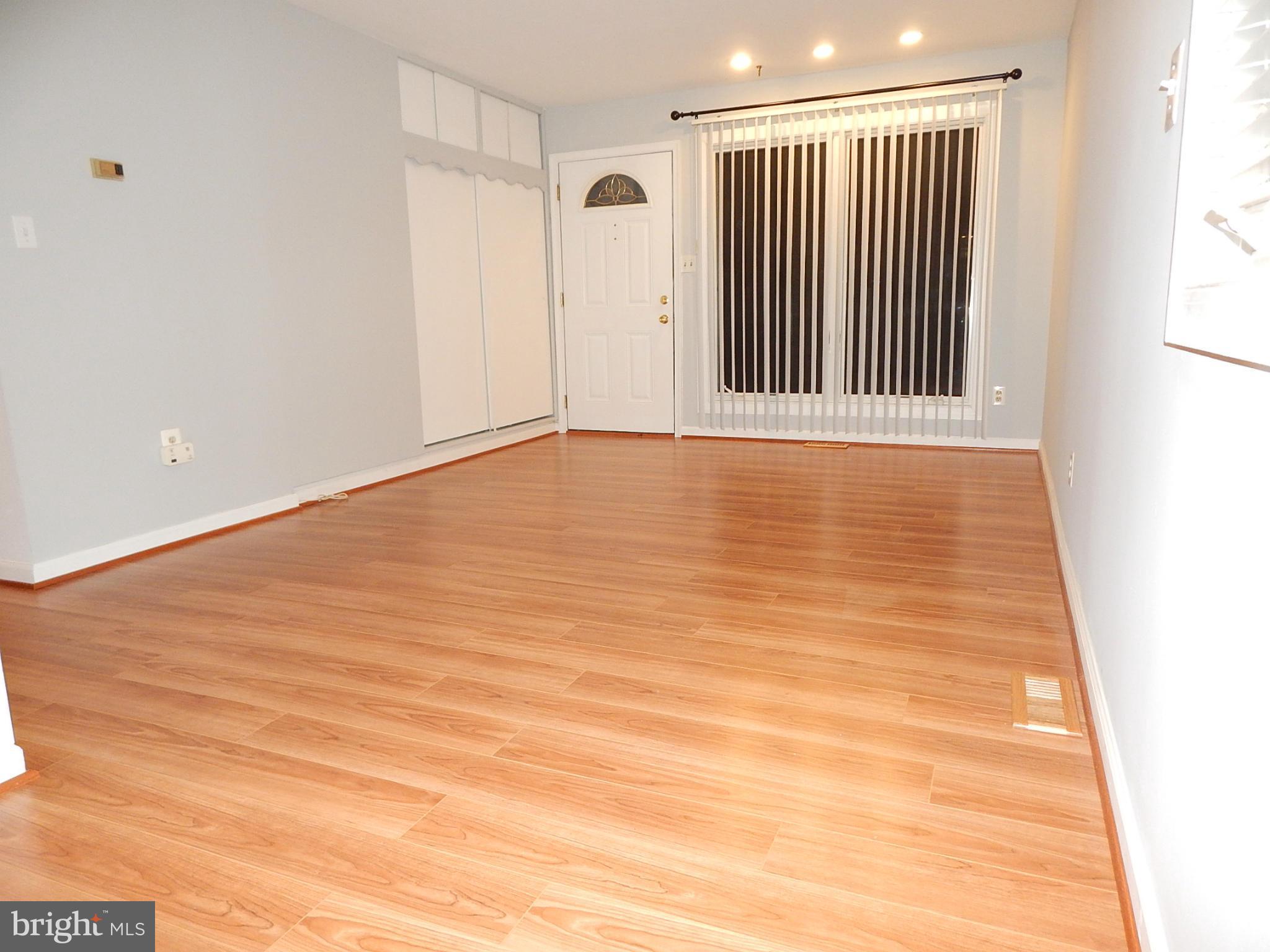 711 Pasadena Road Pasadena, MD 21122 - Photo 5 of 24 Living Room