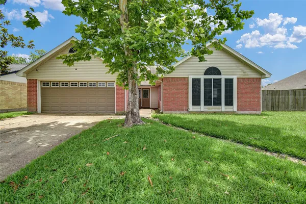$205,000 | 3 Chuckwagon Court, Angleton, TX 77515