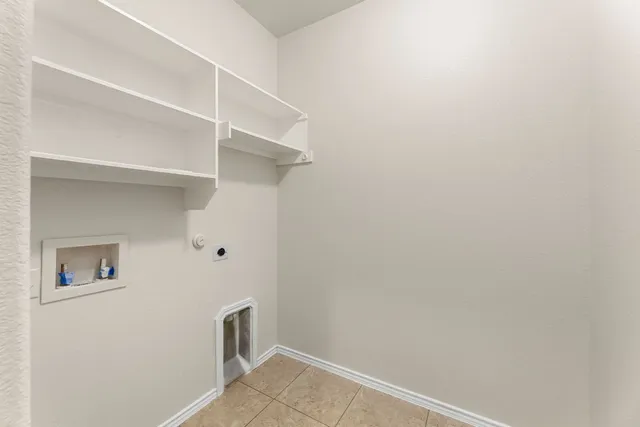 a view of utility room