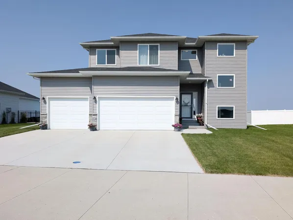 $580,000 | 2828 12th Street West, West Fargo, ND 58078