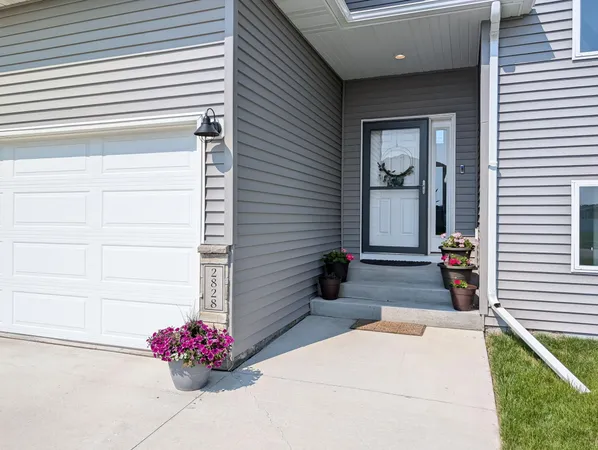 $580,000 | 2828 12th Street West, West Fargo, ND 58078