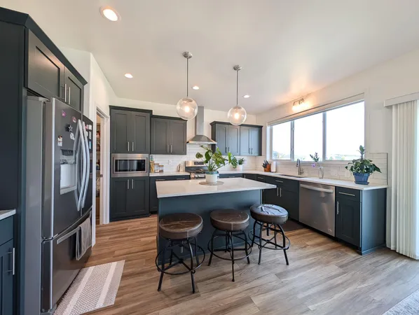 $580,000 | 2828 12th Street West, West Fargo, ND 58078