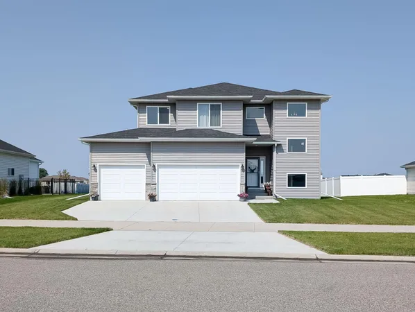 $580,000 | 2828 12th Street West, West Fargo, ND 58078
