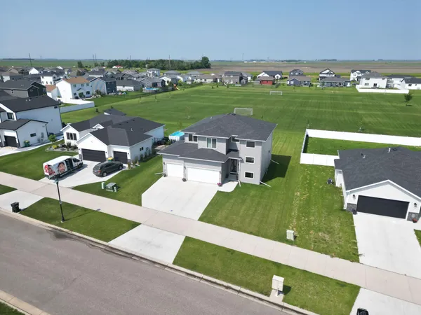 $580,000 | 2828 12th Street West, West Fargo, ND 58078