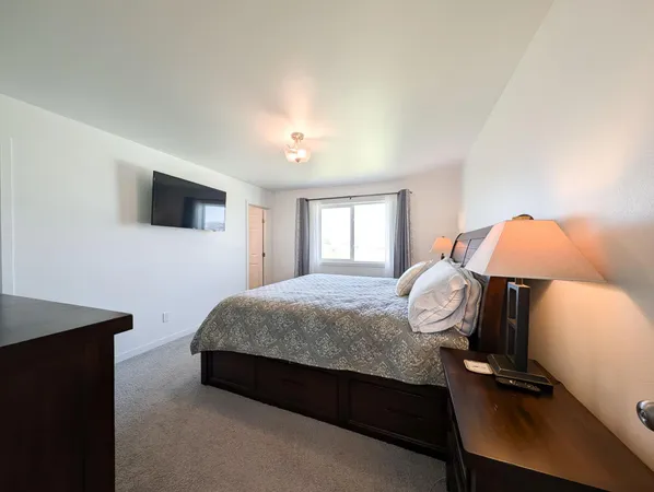 $580,000 | 2828 12th Street West, West Fargo, ND 58078