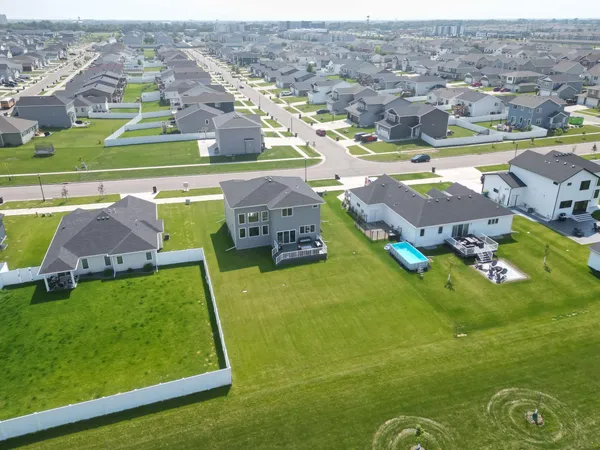 $580,000 | 2828 12th Street West, West Fargo, ND 58078