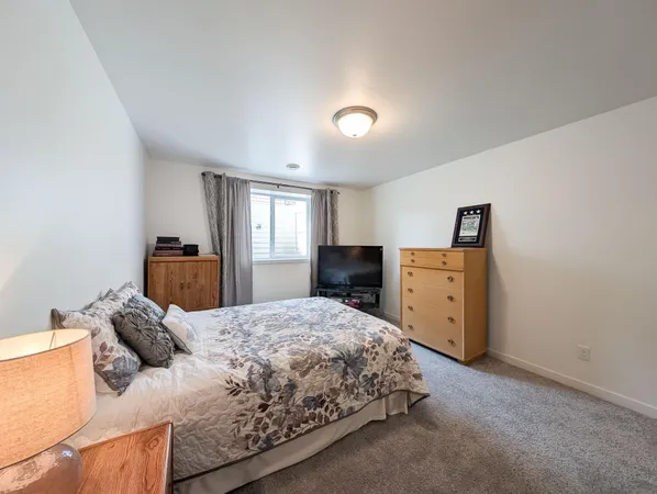 $580,000 | 2828 12th Street West, West Fargo, ND 58078