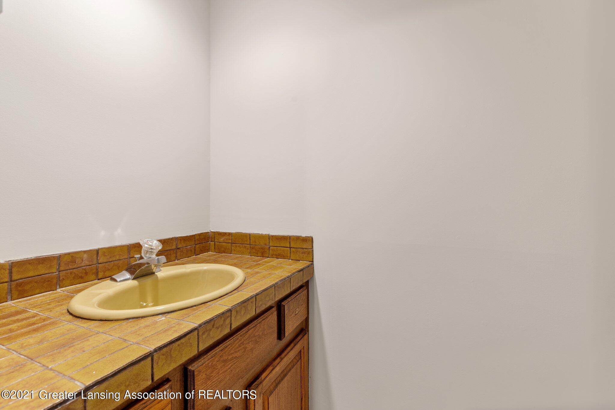 2067 Hamilton Road Okemos, MI 48864 - Photo 13 of 34 13-web-or-mls-1P6A1112