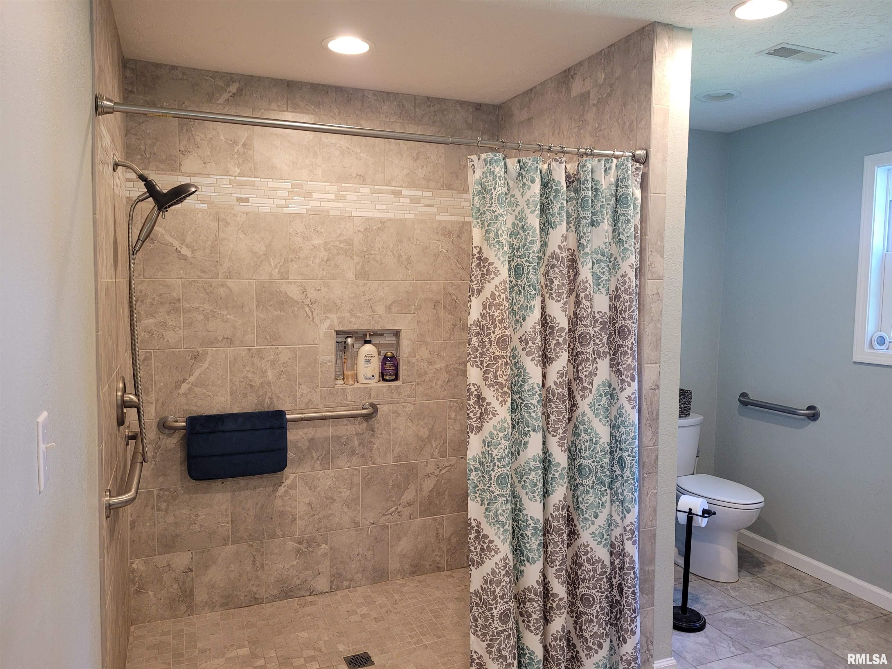 17096 East Liberty Road Mount Vernon, IL 62864 - Photo 13 of 28 Gallery Image 13