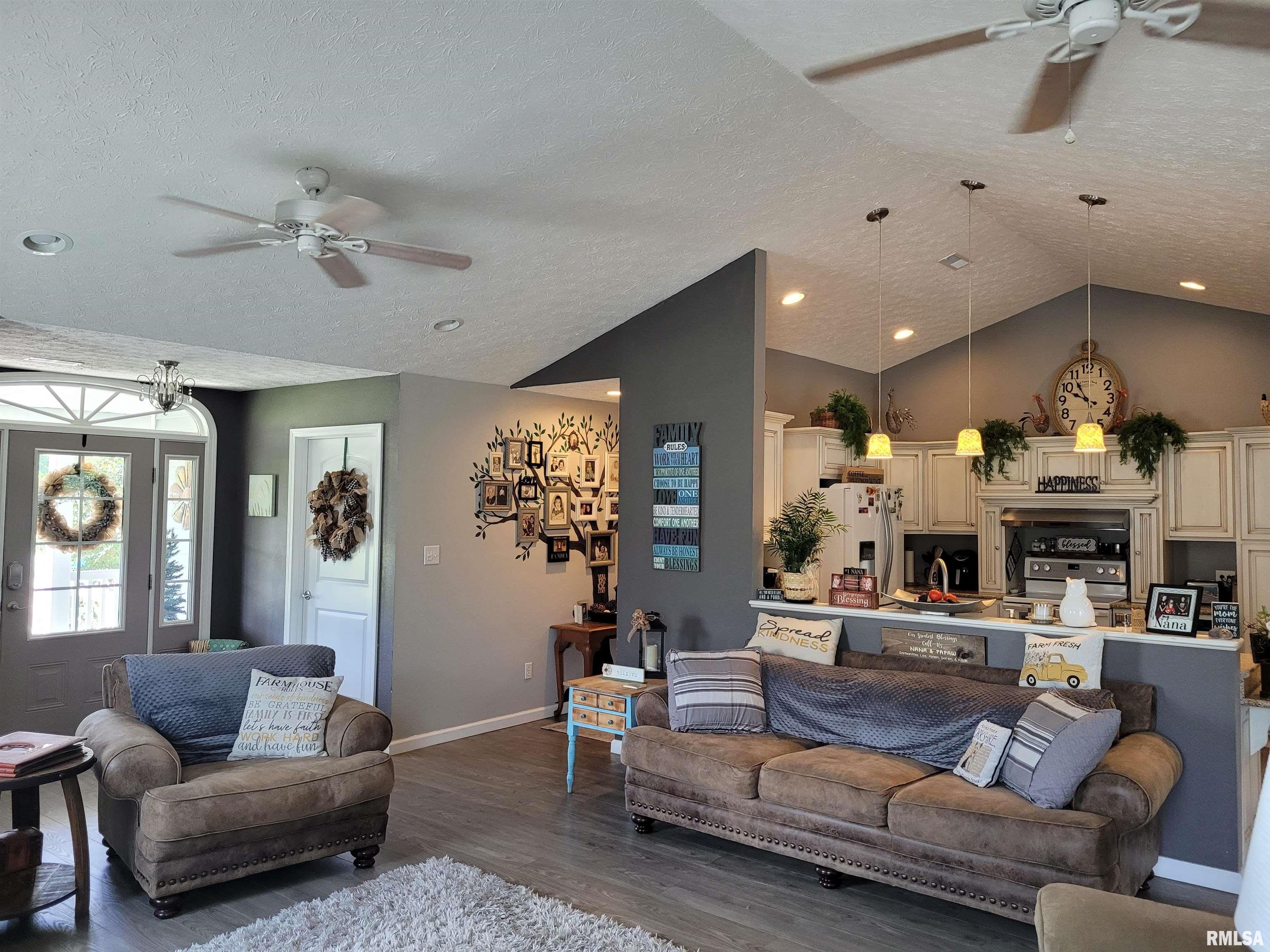 17096 East Liberty Road Mount Vernon, IL 62864 - Photo 4 of 28 Gallery Image 4